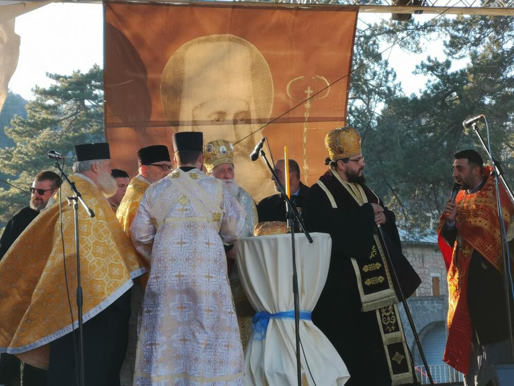 CPC nalaže badnjake kod Dvora kralja Nikole