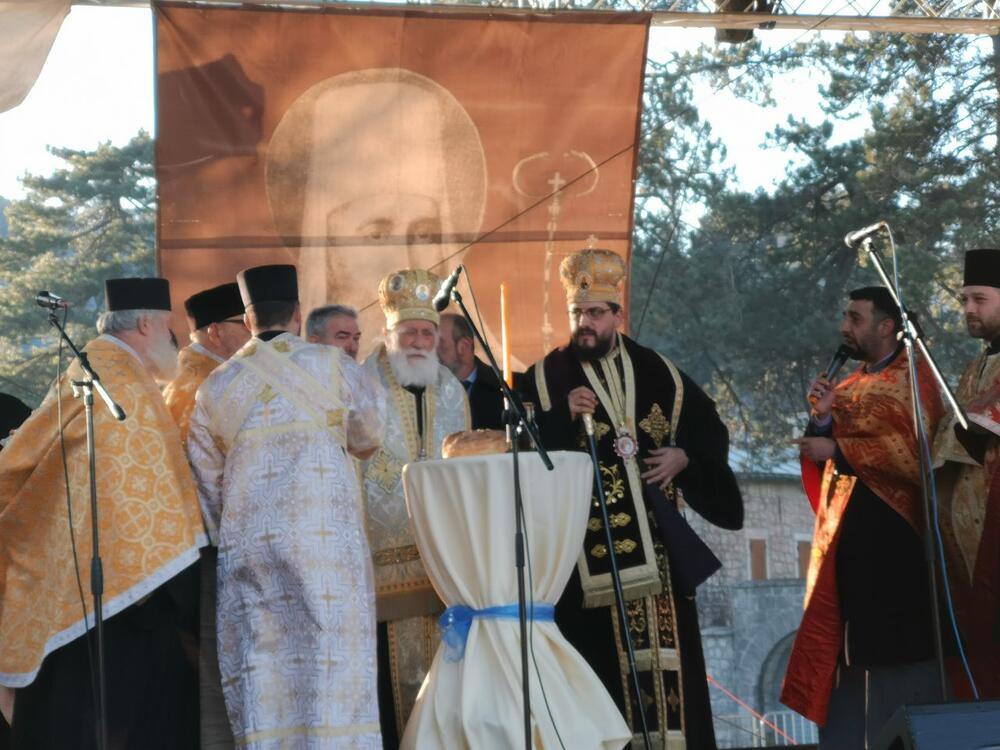 CPC nalaže badnjake kod Dvora kralja Nikole