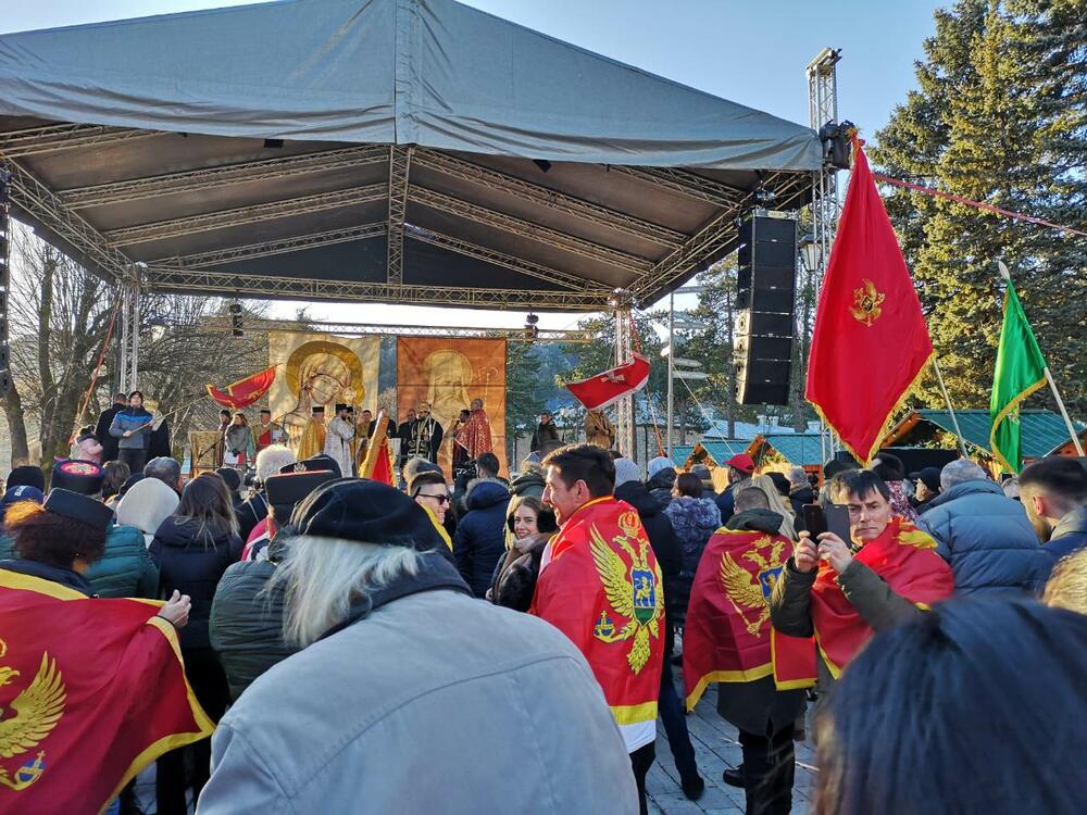 CPC nalaže badnjake kod Dvora kralja Nikole