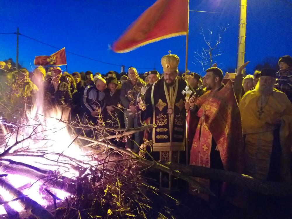 Nalaganje badnjaka ispred ljetnjikovca kralja Nikole