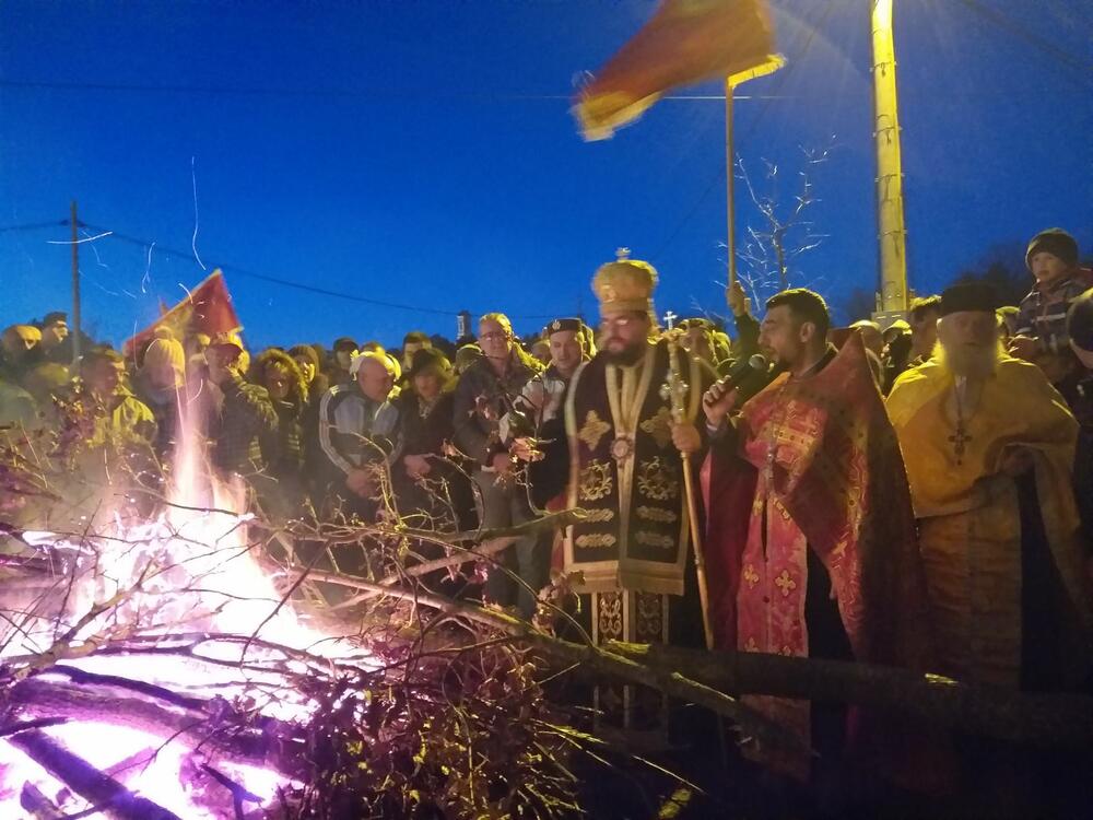 Nalaganje badnjaka ispred ljetnjikovca kralja Nikole