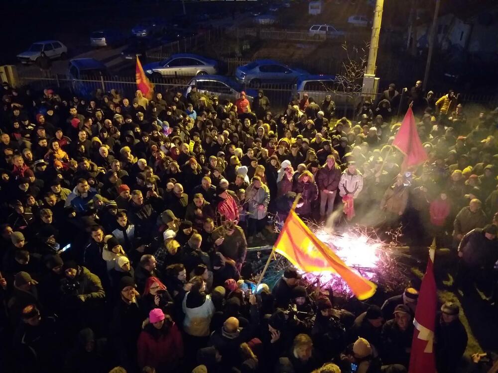 Nalaganje badnjaka ispred ljetnjikovca kralja Nikole