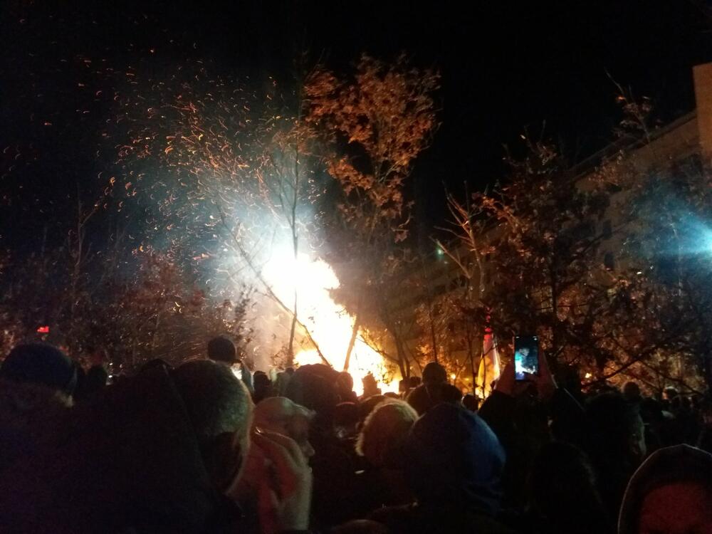 Nalaganje badnjaka u Podgorici