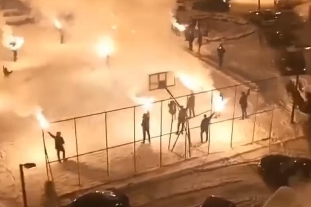 Palili baklje u centru grada, Foto: Screenshot/Facebook