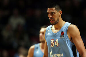 Ajona čeka duga pauza