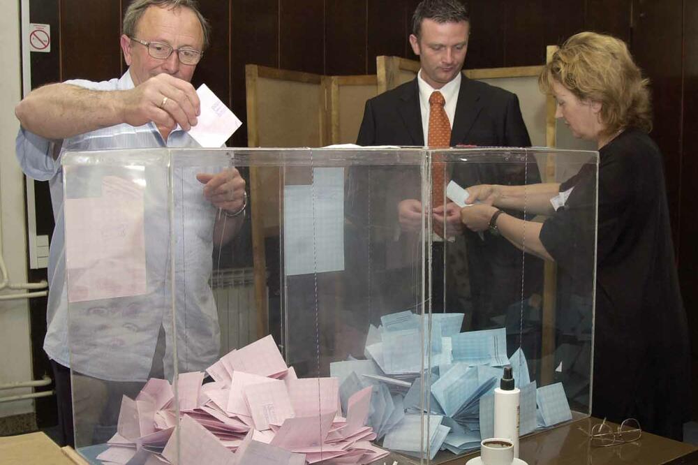 Lokalni izbori najkasnije u septembru: Glasanje u Budvi (arhivski snimak), Foto: Vijesti