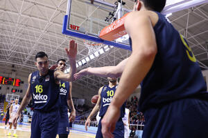 Fener bez Slukasa na gostovanju Baskoniji