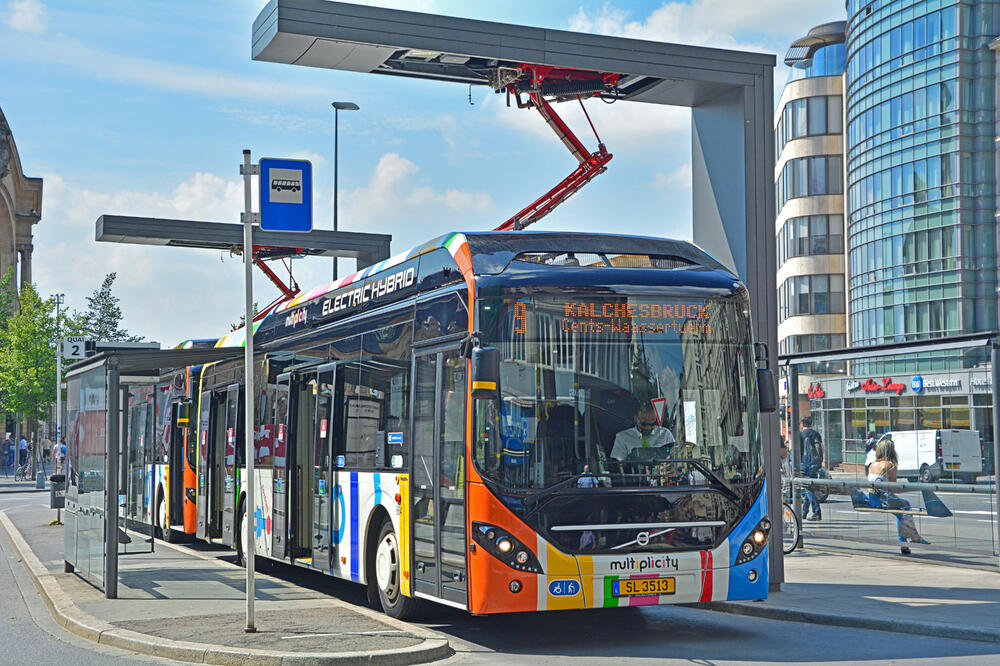 Electrični hibridni gradski autobus Volvo 7900 u Luksemburgu, Foto: Shooters stock