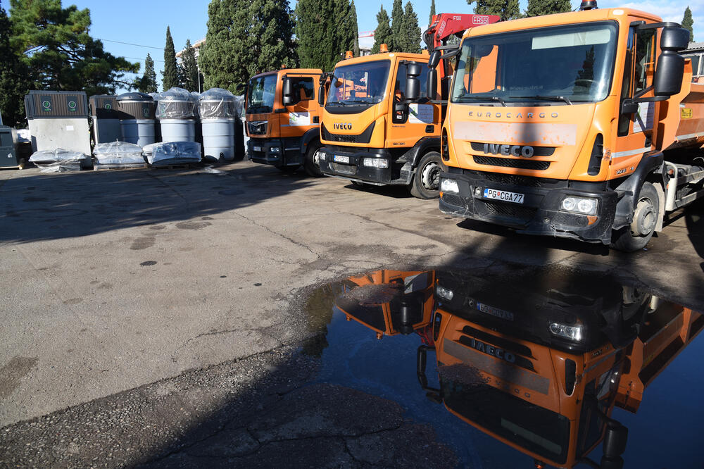 Kamioni JP "Gradska čistoća", Foto: Savo Prelević