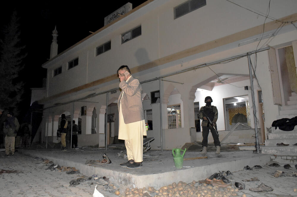 Istražitelji na mjestu eksplozije, Foto: BETA/AP