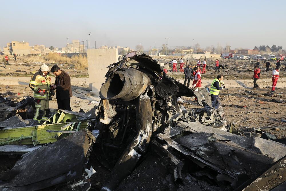 Detalj sa mjesta na kome je pao ukrajinski avion u Iraku, Foto: BETA/AP