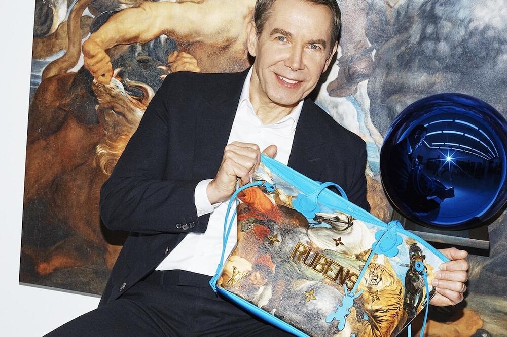 Džef Kuns prikazuje tašnu rađenu za kuću Luj Viton, Foto: Maciek Kobielski