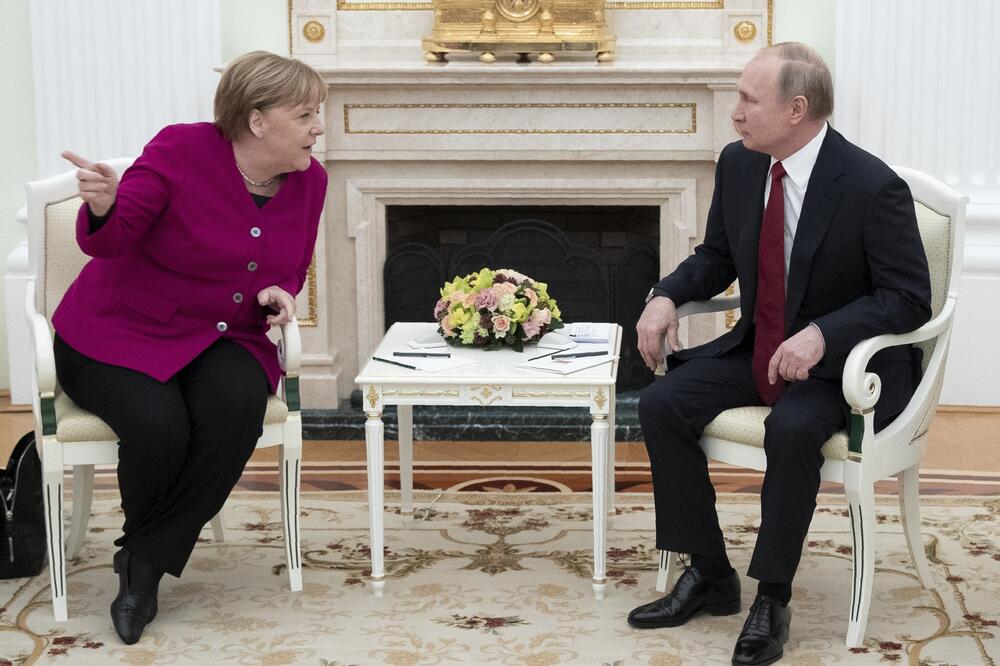 Angela Merkel i Vladimir Putin, Foto: AP