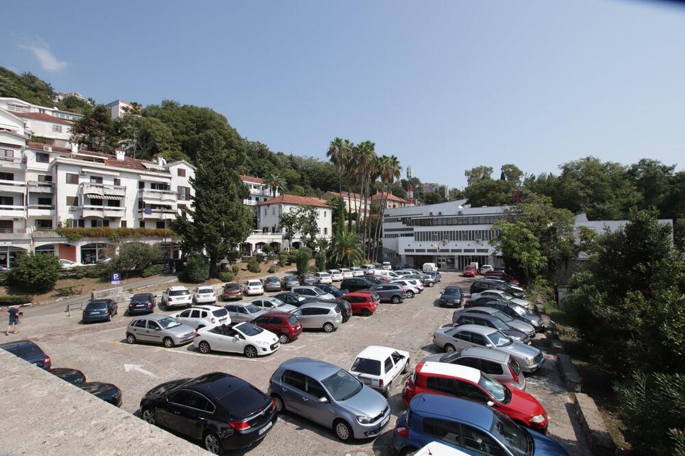 Pošta na Trgu maršala Tita u Herceg Novom, sjeverozapadna fasada, Foto: Facebook