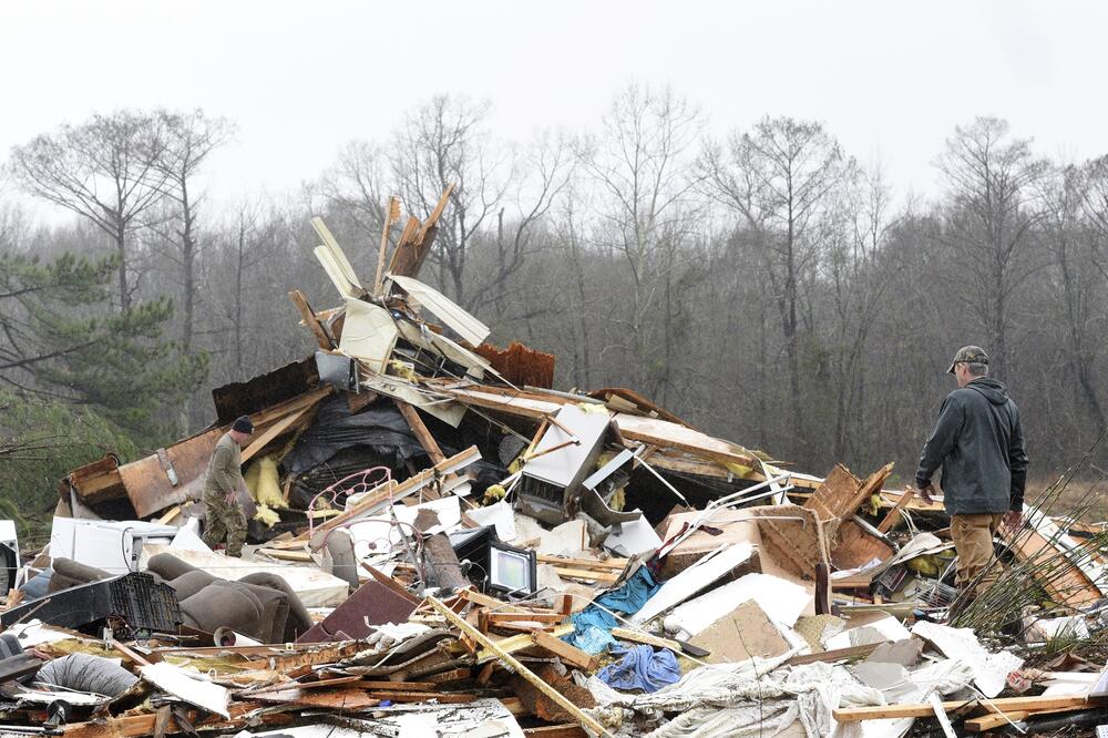 U nevremenu porušene mnoge kuće, Foto: AP
