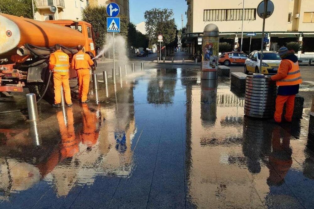 Čišćenje Trga nezavisnosti, Foto: Glavni grad Podgorica