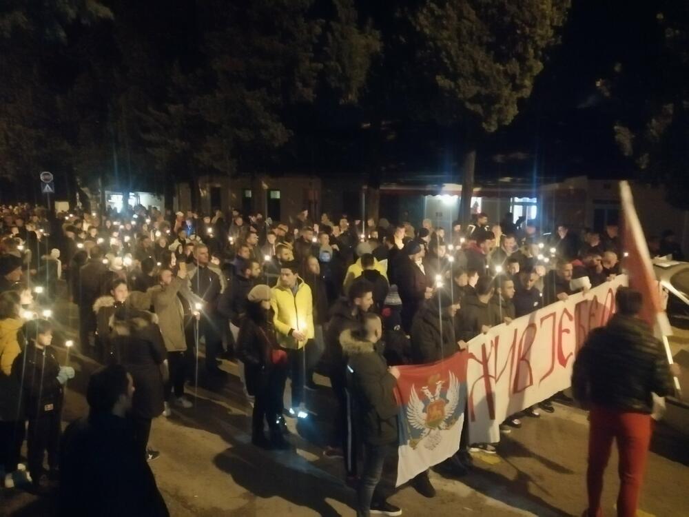 Sa večerašnjih litija