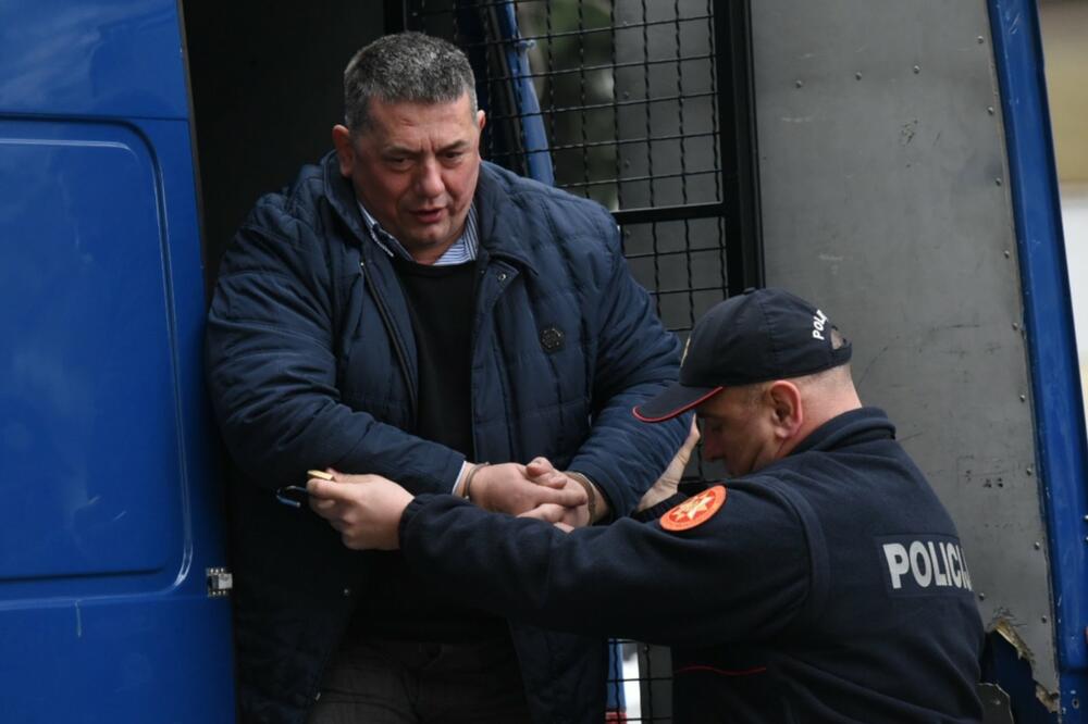 Privođenje Raičevića, Foto: Savo Prelević