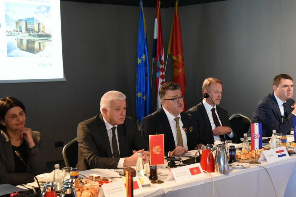 Marković danas na prezentaciji programa hrvatskog predsjedavanja Savjetom EU, Foto: Savo Prelević