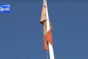Zašto zastave na nikšićkom Bedemu izgledaju kao da su stare koliko...