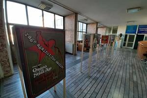 Upoznavanje sa rok muzikom u periodu od 1986. do 1996. preko...