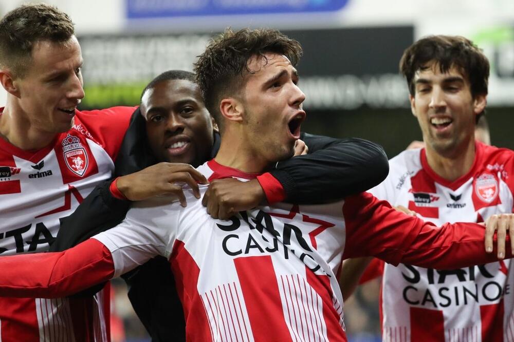 Marko Bakić sa saigračima iz Muskrona, Foto: Mouscron