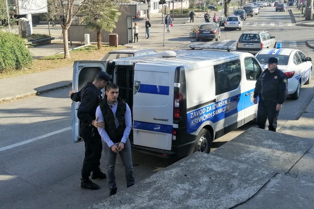 Lalatovića dovode u danilovgradski sud, Foto: Jelena Jovanović