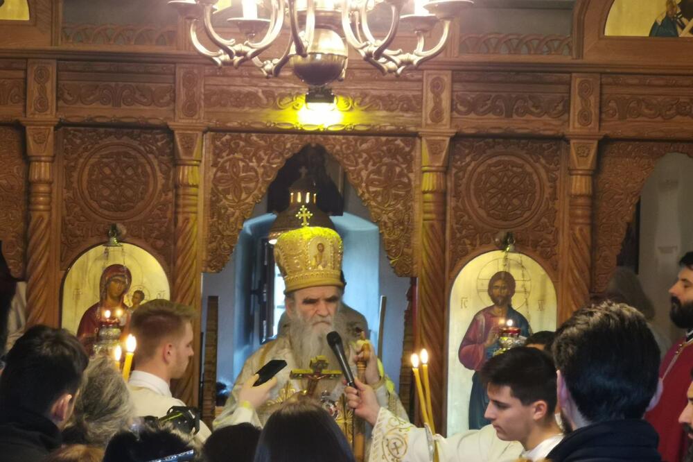 Mitropolit Amfilohije tokom liturgije u manastiru Svetog Arhangela Mihaila, Foto: Siniša Luković