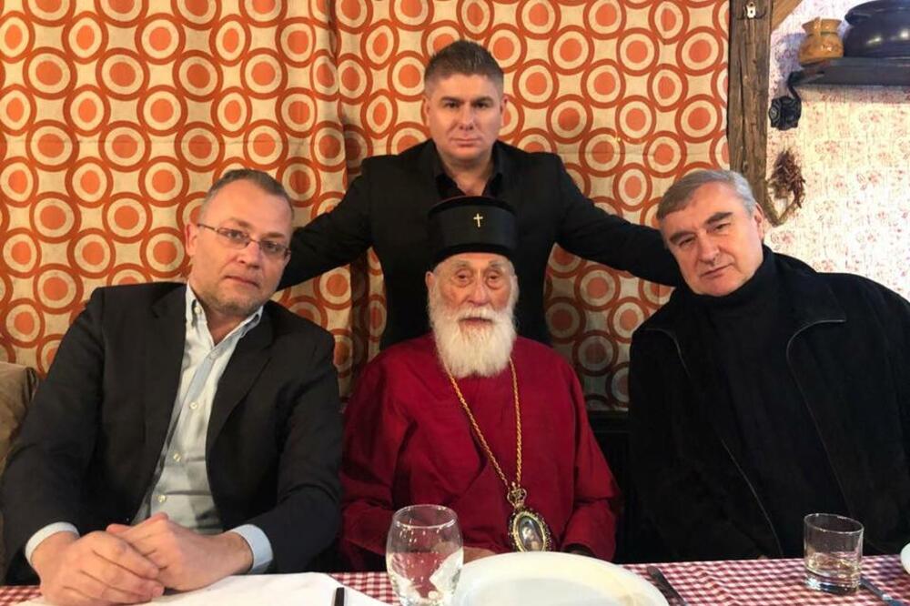 Mihailo nakon snimanja Bujice u društvu generala HOS-a Ante Prkačina, saborskog zastupnika i bivšeg ministra kulture Zlatka Hasanbegovića i urednika emisije Velimira Bujanca., Foto: Facebook