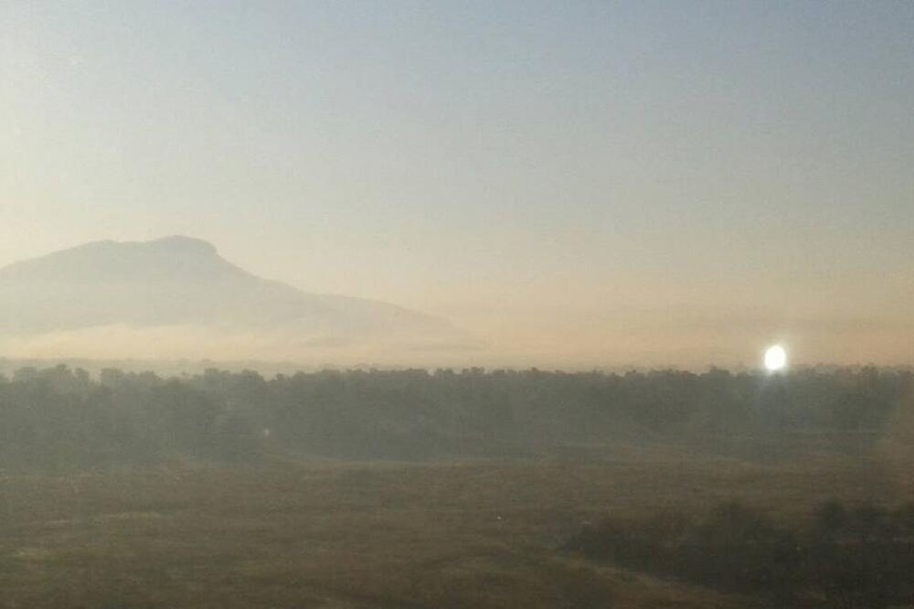 Jutarnje nalaganje guma u naselju Konik, Podgorica, Foto: Čitalac Vijesti