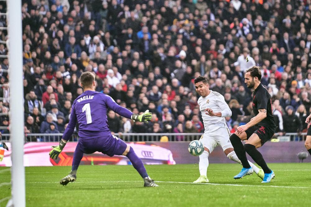 Kazemiro postiže gol za Real