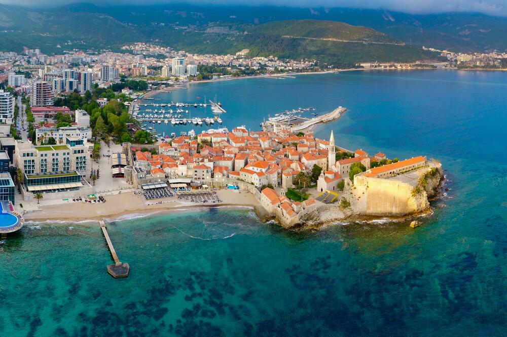 Od šest najrazvijenijih opština pet je primorskih: Panorama Budve, Foto: Shutterstock