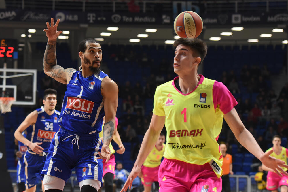 Ubacio 24 poena i upisao sedam asistencija, od kojih su neke bile spektakularne: Džastin Kobs, Foto: Savo Prelević