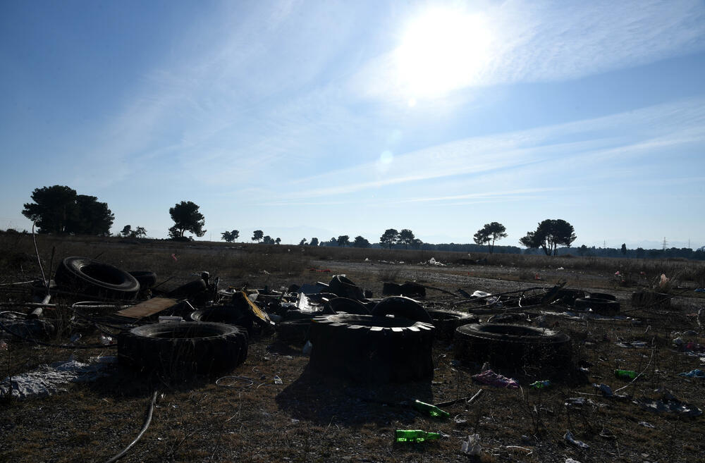 Gume i smeće na Ćemovskom polju