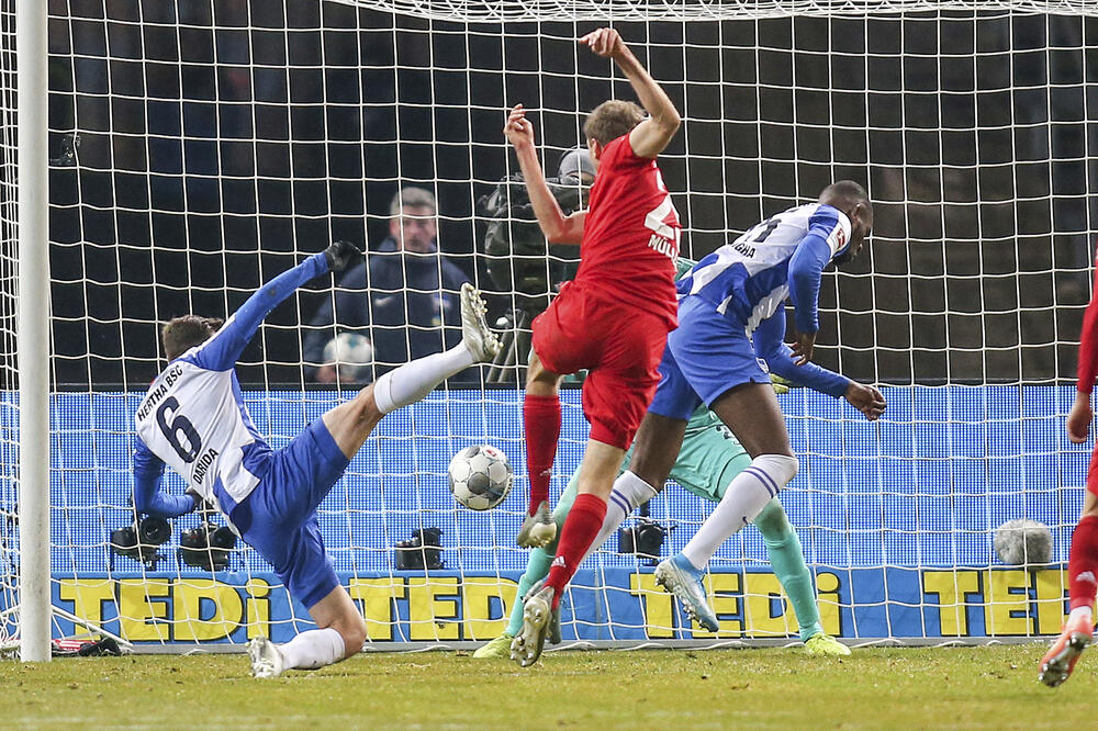 Tomas Miler postiže prvi gol, Foto: (c) dpa-Zentralbild