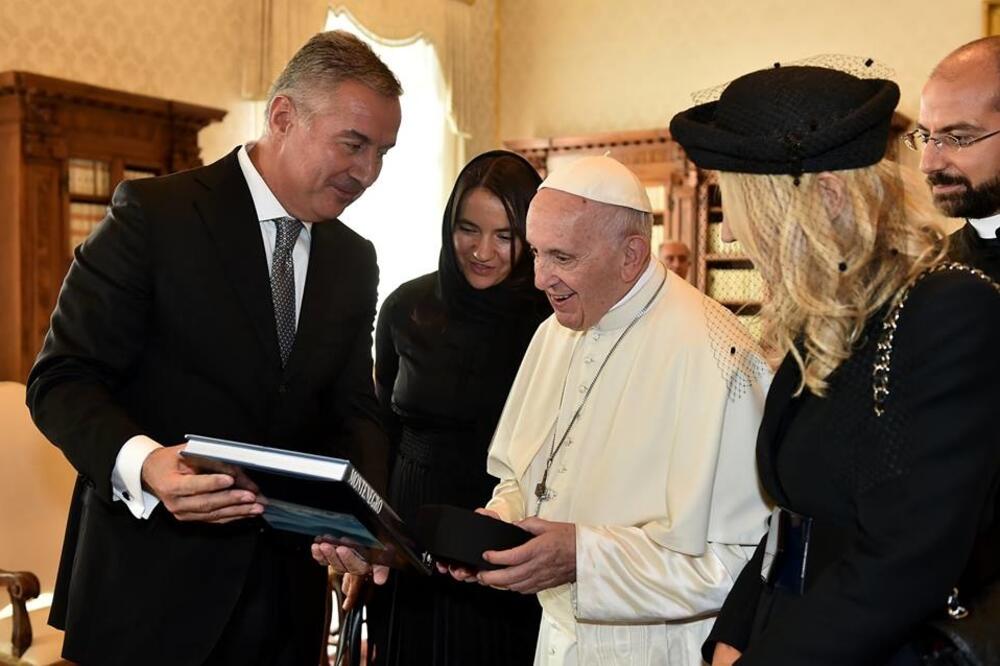 Vatikan može osigurati priznanje CPC: Đukanović i papa Franjo, Foto: Saša Matić