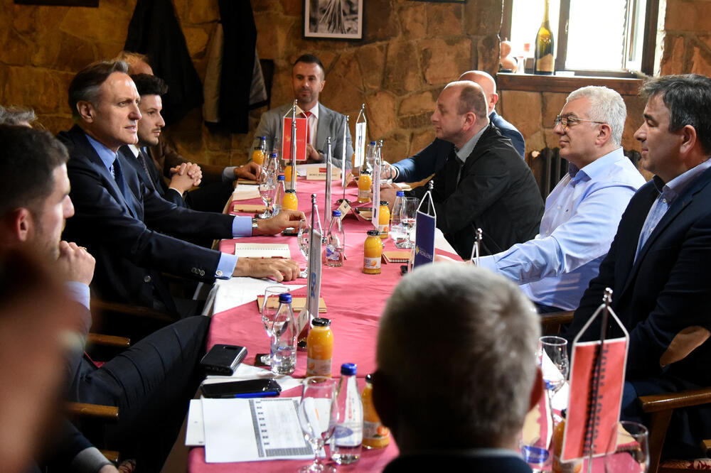 Jedni brinu za crkvu, drugi ne znaju šta će, treći čekaju: Opozicija, Foto: Boris Pejović