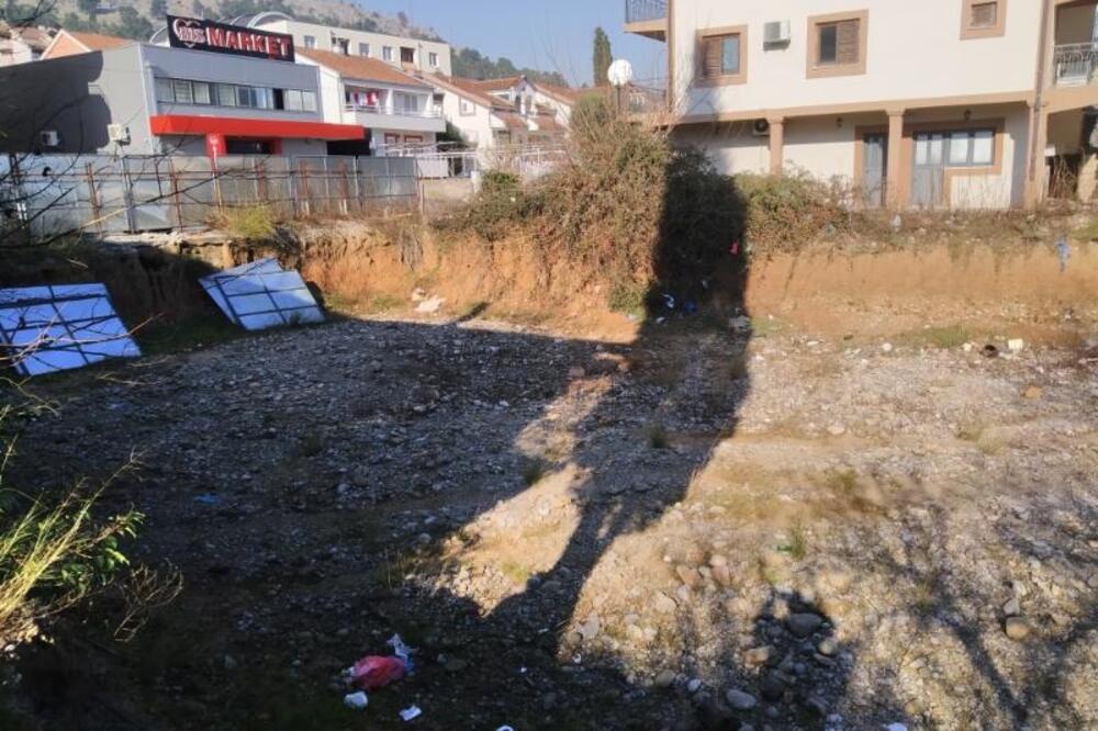 Na gradilištu nikad nije postavljena tabla sa podacima o investitoru, Foto: Borko Ždero