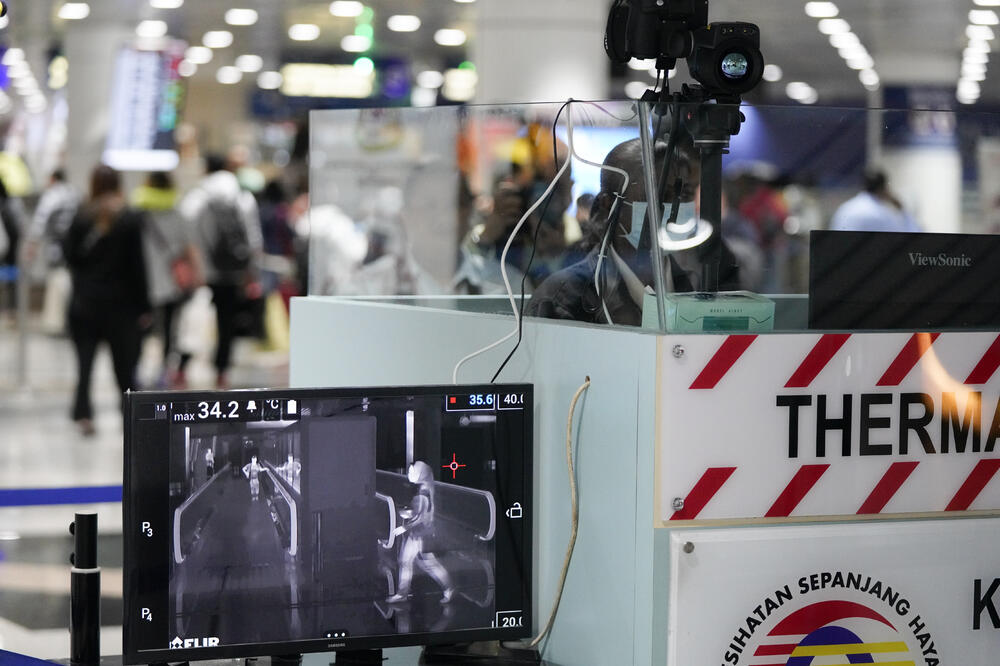 Putnici iz Kine podliježu posebnim kontrolama na areodromima, Foto: BETA