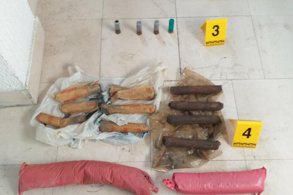 Stvari koje su oduzete od Šaranovića, Foto: Uprava policije