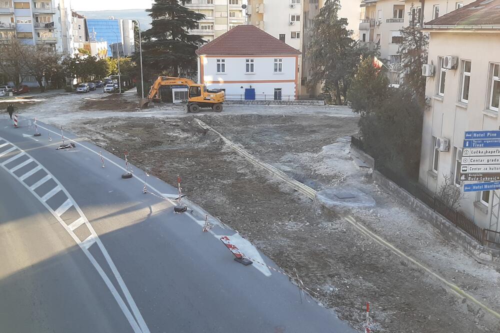 Gradilište kružnog toka kod stare zgrade Opštine, Foto: Siniša Luković