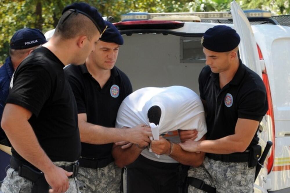 Detalj tokom jednog od prethodnih privođenja Miloša Delibašića, Foto: Savo Prelević