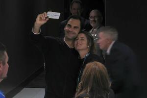 Mirka ukrala šou Federeru: Emocije, zagrljaj, poljupci i selfi