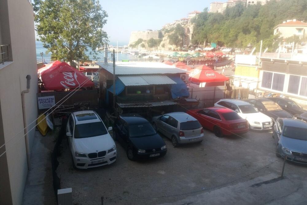 Sporni plac koji su ljetos ogradili Išmakići, Foto: Samir Adrović