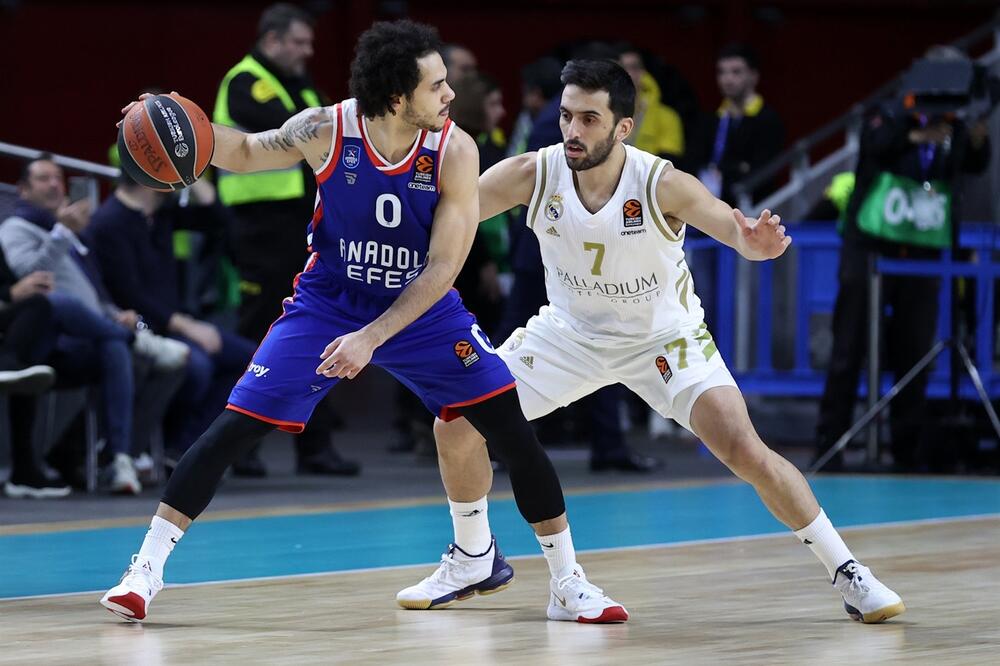 Larkin u duelu sa Kampacom, Foto: Euroleague