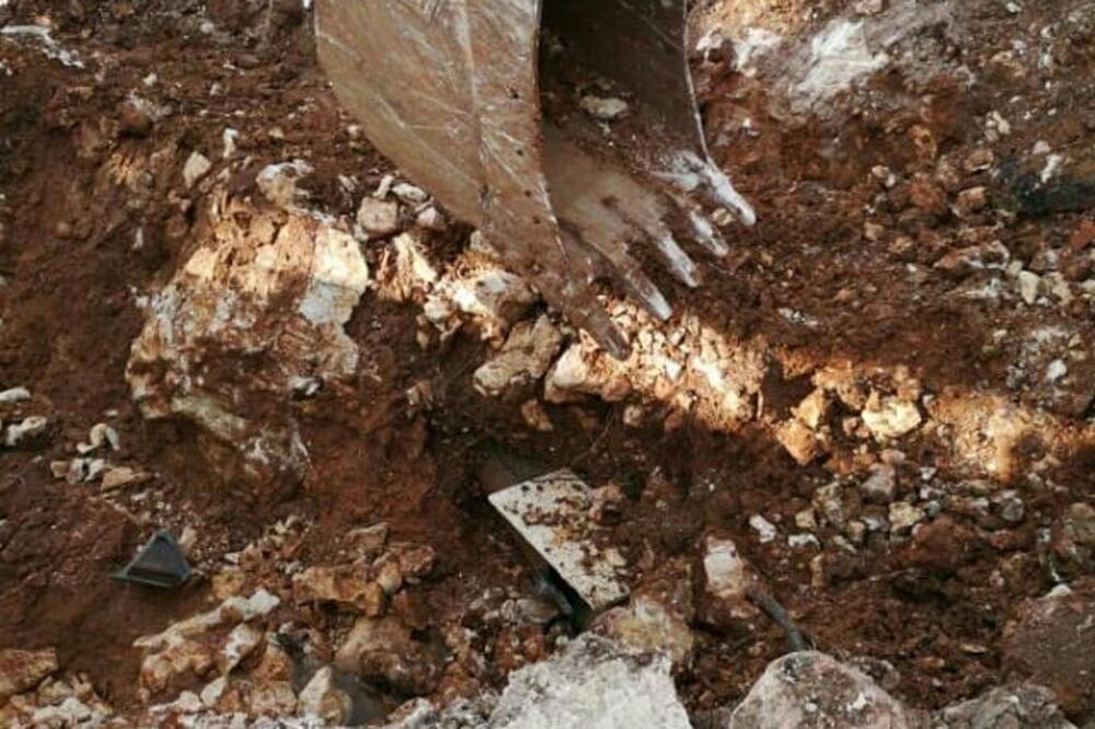 Havarija na glavnoj cijevi u Kamenovu, Foto: Vuk Lajović