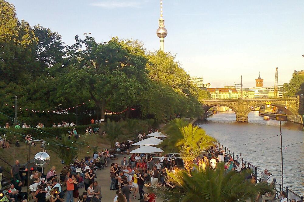 Tango pored Špreje, Foto: Dragoslav Dedović