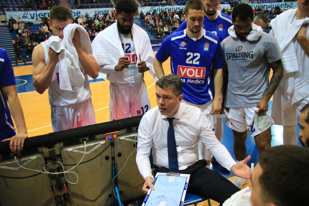 Petar Mijović na tajm-autu, Foto: Cibona