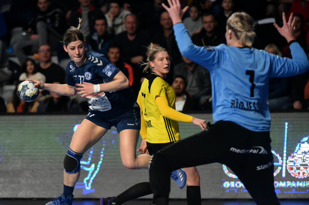 Majda Mehmedović nije igrala u drugom poluvremenu zbog lakše povrede leđa, Foto: Boris Pejović