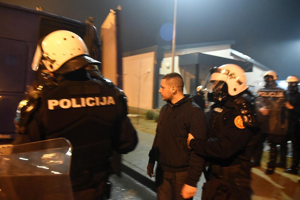 Sa privođenja sinoć na Zlatici, Foto: Boris Pejović